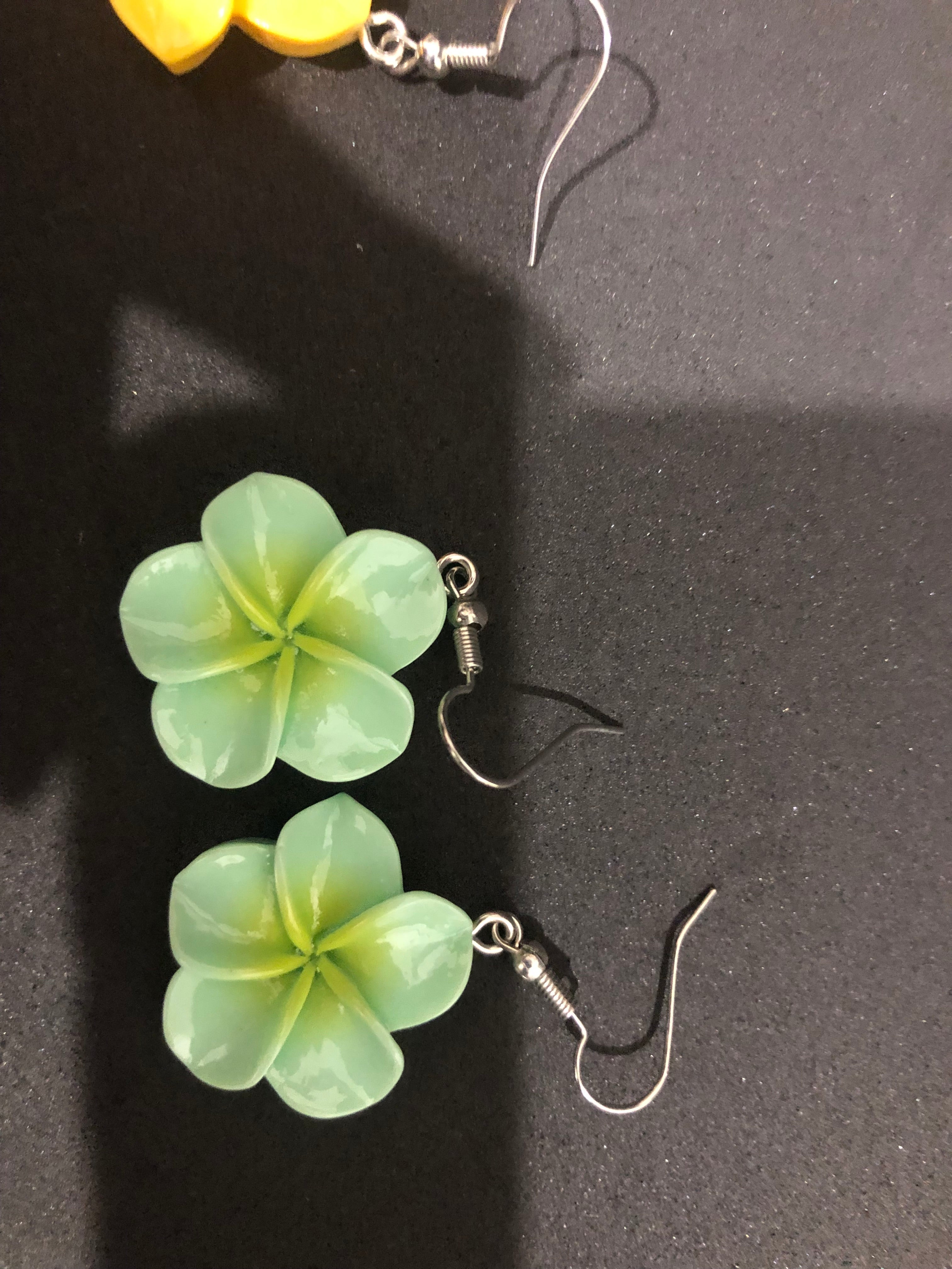 🌸 Island Frangipani Earrings
